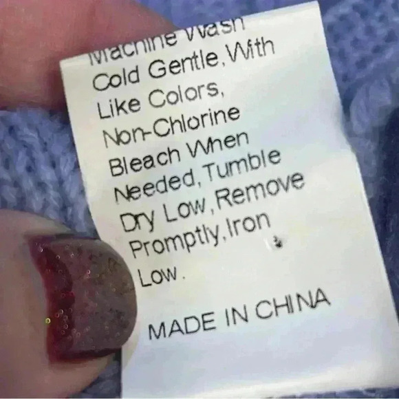 Long sleeve turtle neck sweater with flared bell sleeves size small cropped - Picture 8 of 8